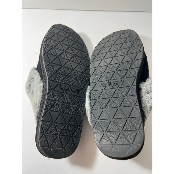 Minnetonka Cozy Black and Gray Slippers - Picture 6 of 7